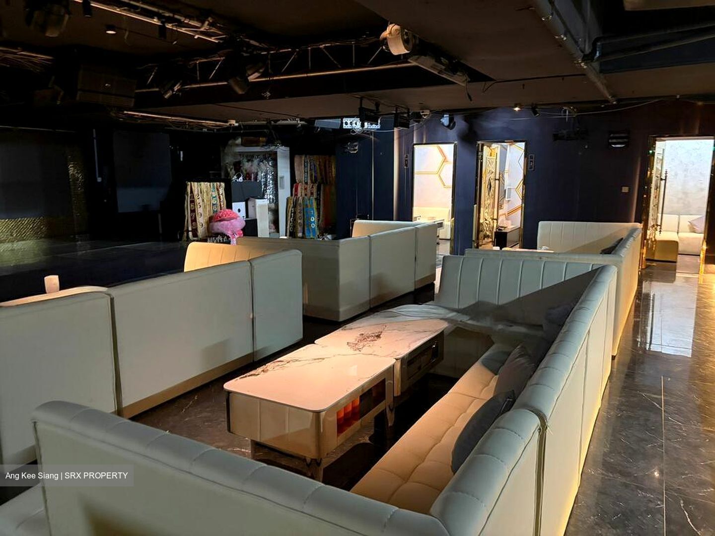 Lot 18 (D7), Retail #520271191